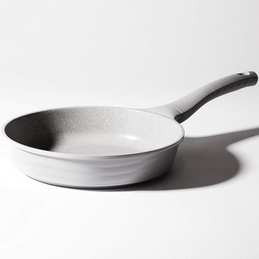 image:imageBINO Cookware Nonstick Frying Pan 95 Inch  Matte Light Grey  THE WAVE COLLECTION  Premium Quality Nonstick Cast Aluminum Nonstick Pan Egg Pan Omelette Pan  StayCool BAKELITE Handles  NonToxic